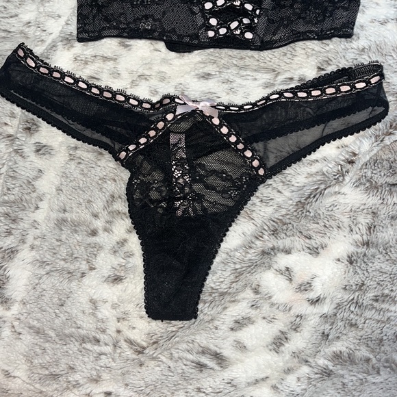 MATCHING VS SET - Picture 3 of 4